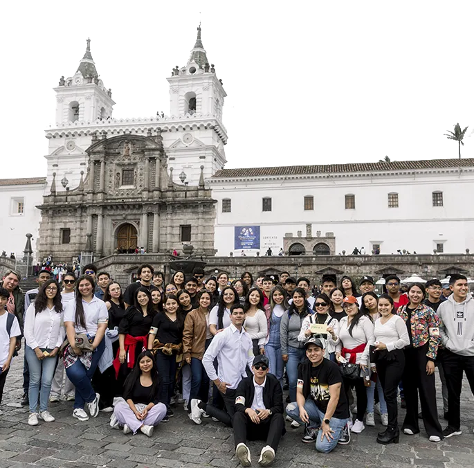Estudiantes de IIDEA en el centro histórico de Quito